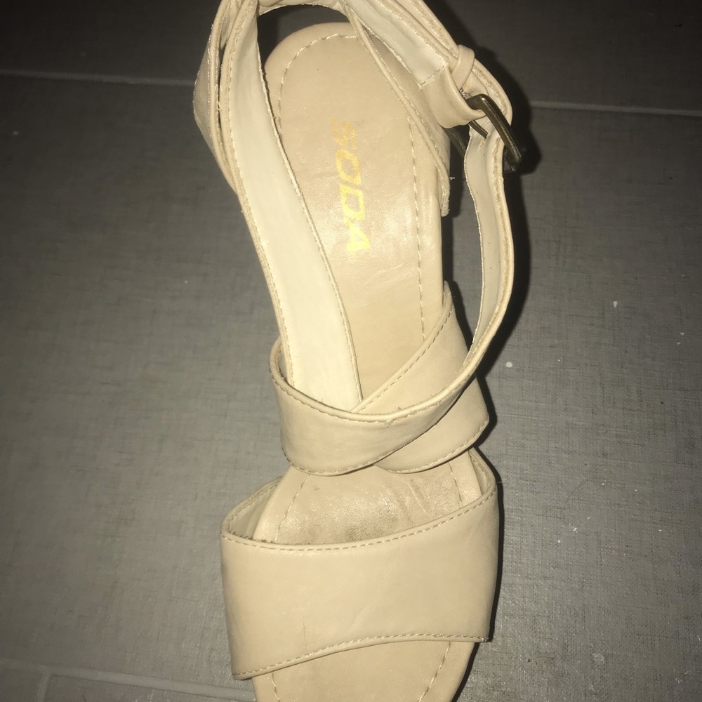 High heeled strap - Picture 2 of 3